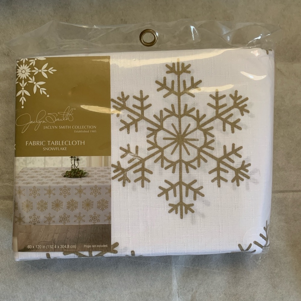 NWT Jaclyn Smith White and Gold Snowflake Tablecloth